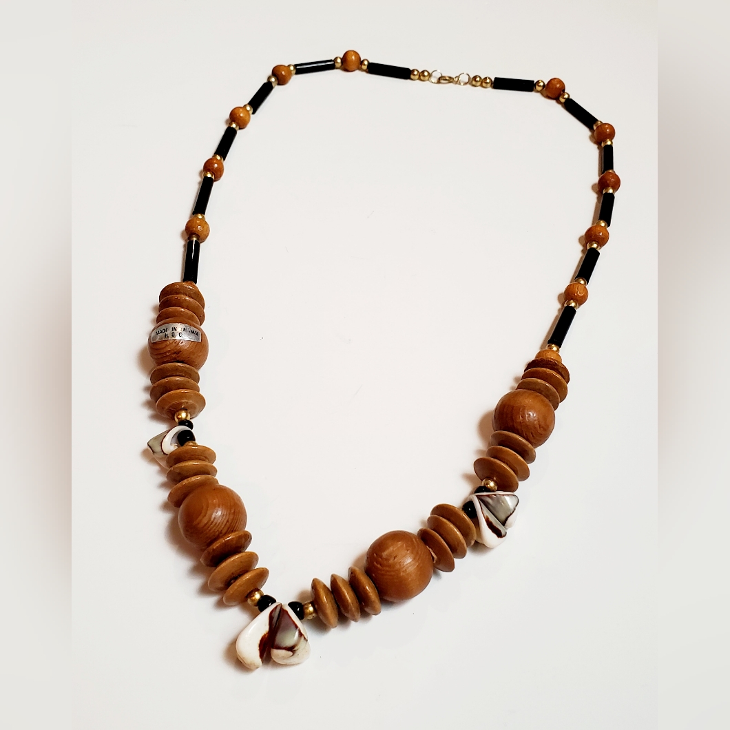 Vintage Made In Taiwan ROC Wooden Shell Statement Necklace 22$